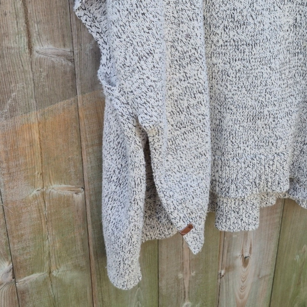 Roots One Size Sweater Vest Poncho (XL) - Picture 3 of 7